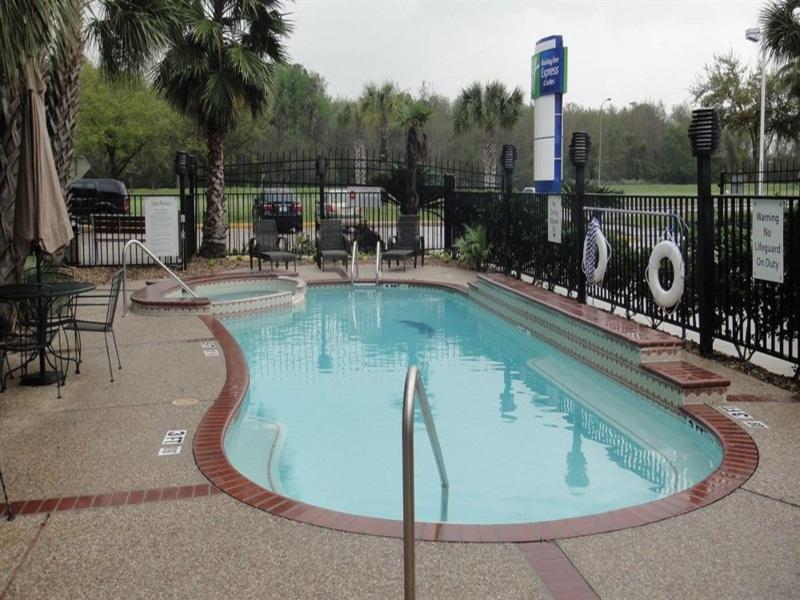 Holiday Inn Express Hotel & Suites Houston North Intercontinental By Ihg Eksteriør bilde
