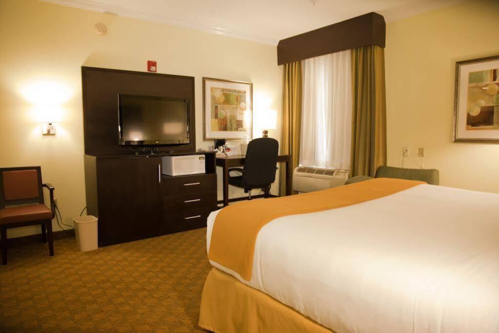 Holiday Inn Express Hotel & Suites Houston North Intercontinental By Ihg Eksteriør bilde